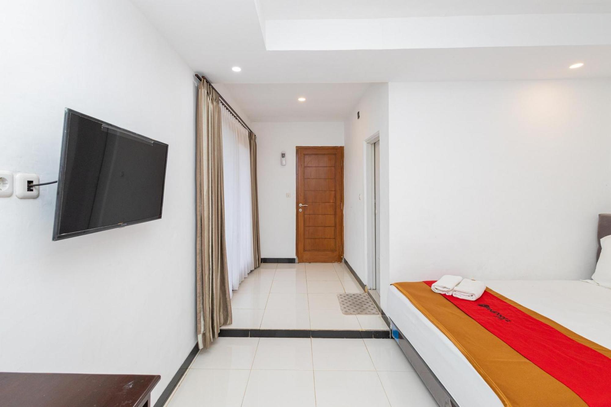 Reddoorz Syariah At Wisma Djokorio Poncokusumo Malang Exterior photo