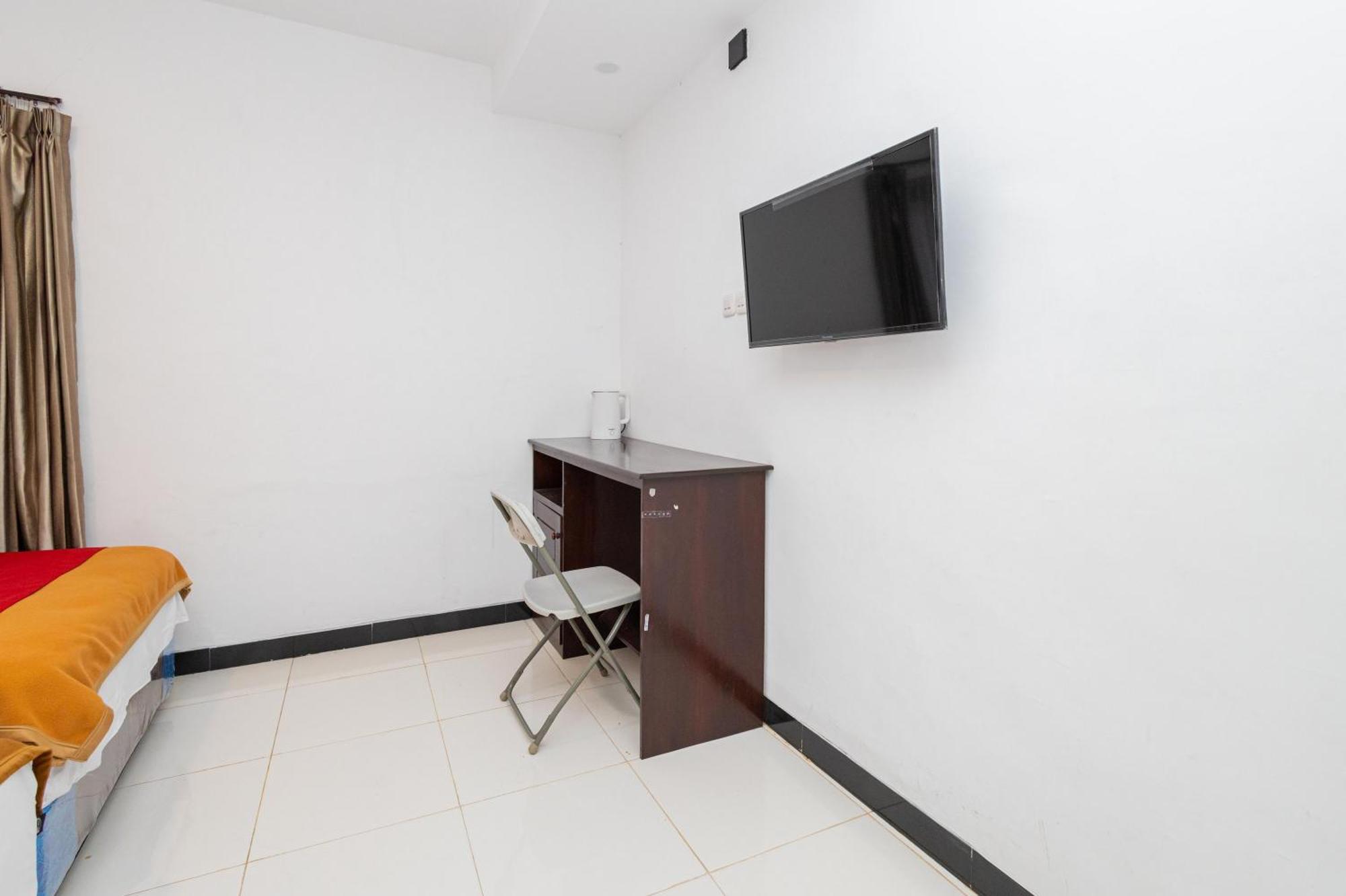 Reddoorz Syariah At Wisma Djokorio Poncokusumo Malang Exterior photo