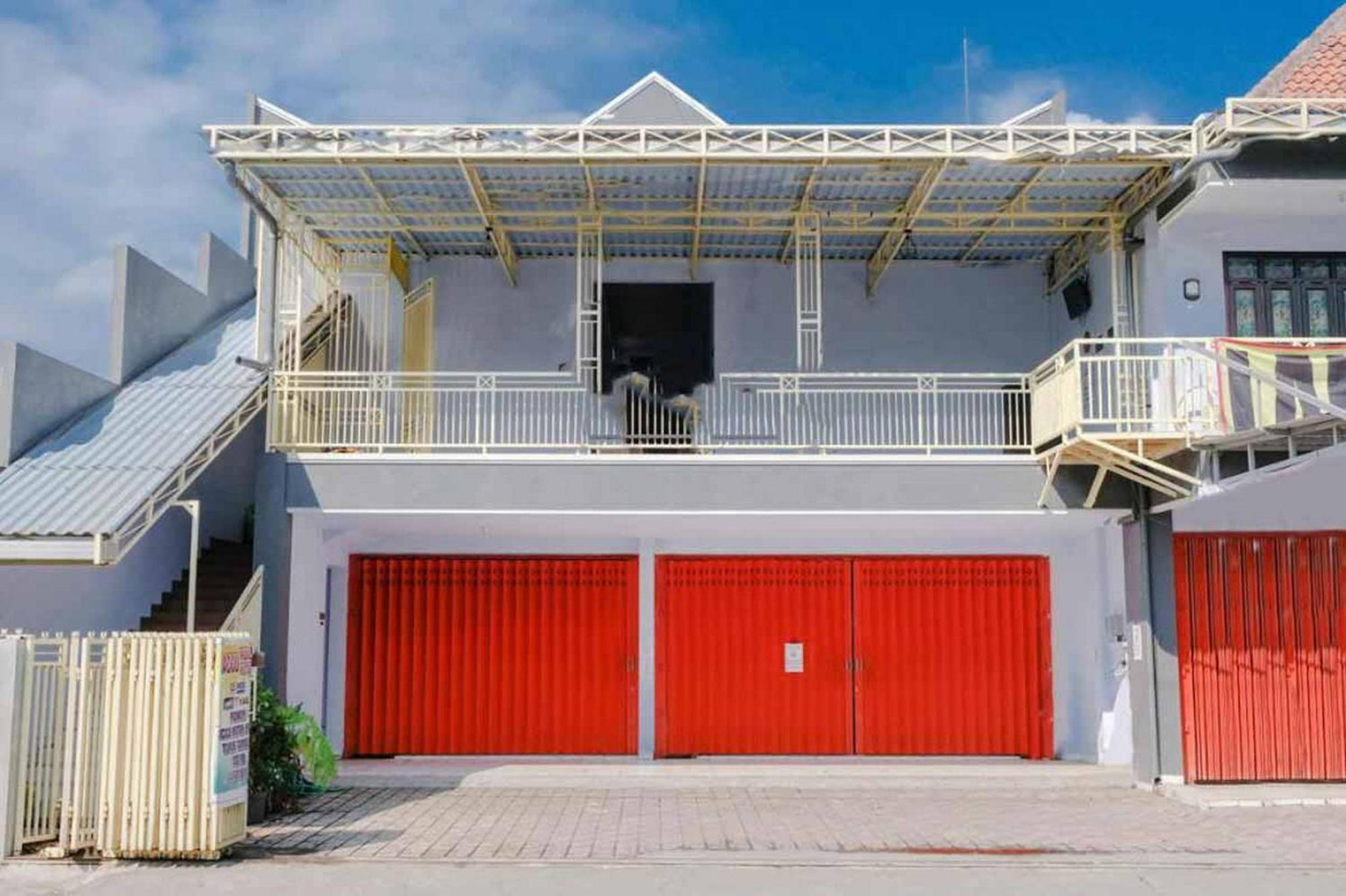 Reddoorz Syariah At Wisma Djokorio Poncokusumo Malang Exterior photo