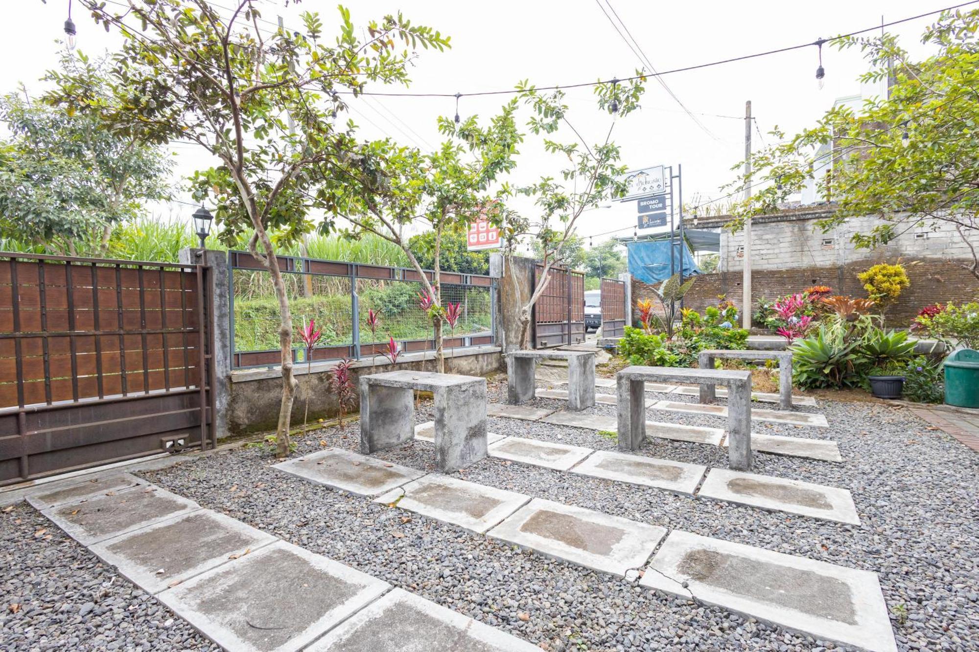 Reddoorz Syariah At Wisma Djokorio Poncokusumo Malang Exterior photo